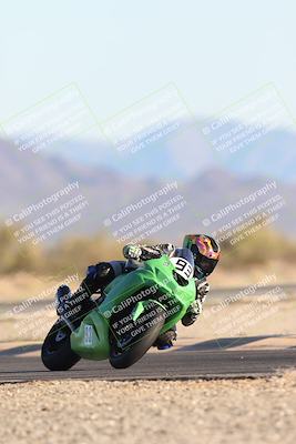 media/Dec-07-2025-CVMA (Sun) [[3e7d2de5dc]]/Race 16-Formula Middleweight/